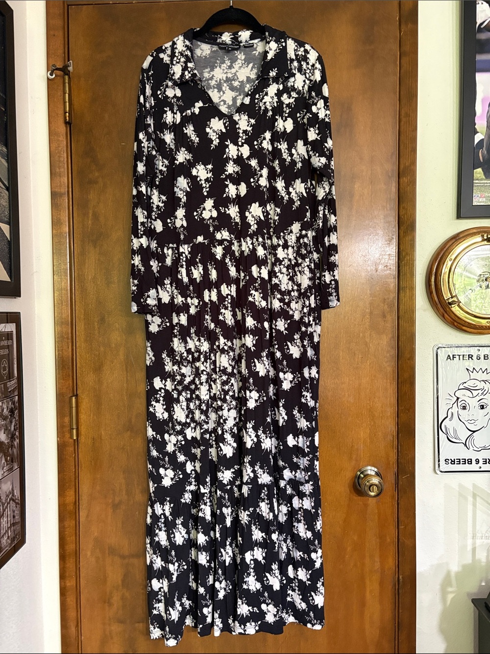 Black & White Floral V-Neck Maxi Dress Gather at waist and wide ruffle